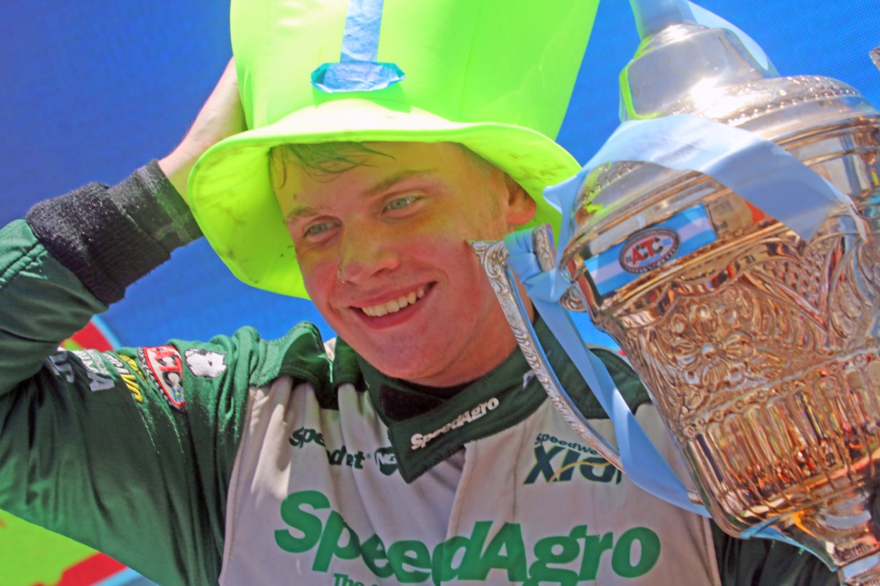 Los festejos del campeón del TC Pista en el ojo de Berna Bosco: WhatsApp Image 2022-12-11 at 13.53.26 (2).jpeg